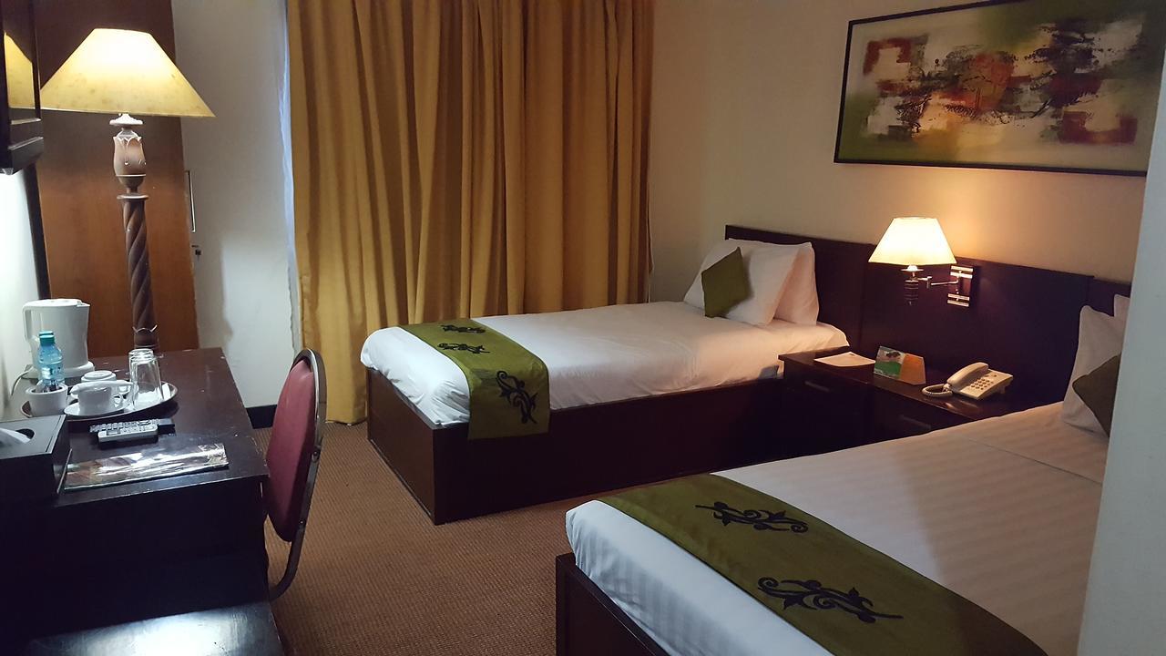 Grand Tembaga Hotel Timika Exteriör bild