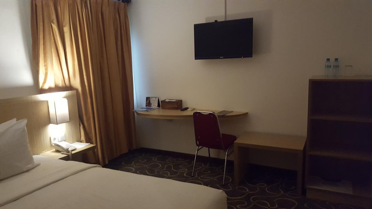 Grand Tembaga Hotel Timika Exteriör bild