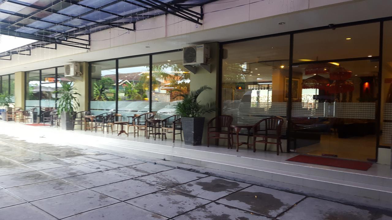 Grand Tembaga Hotel Timika Exteriör bild
