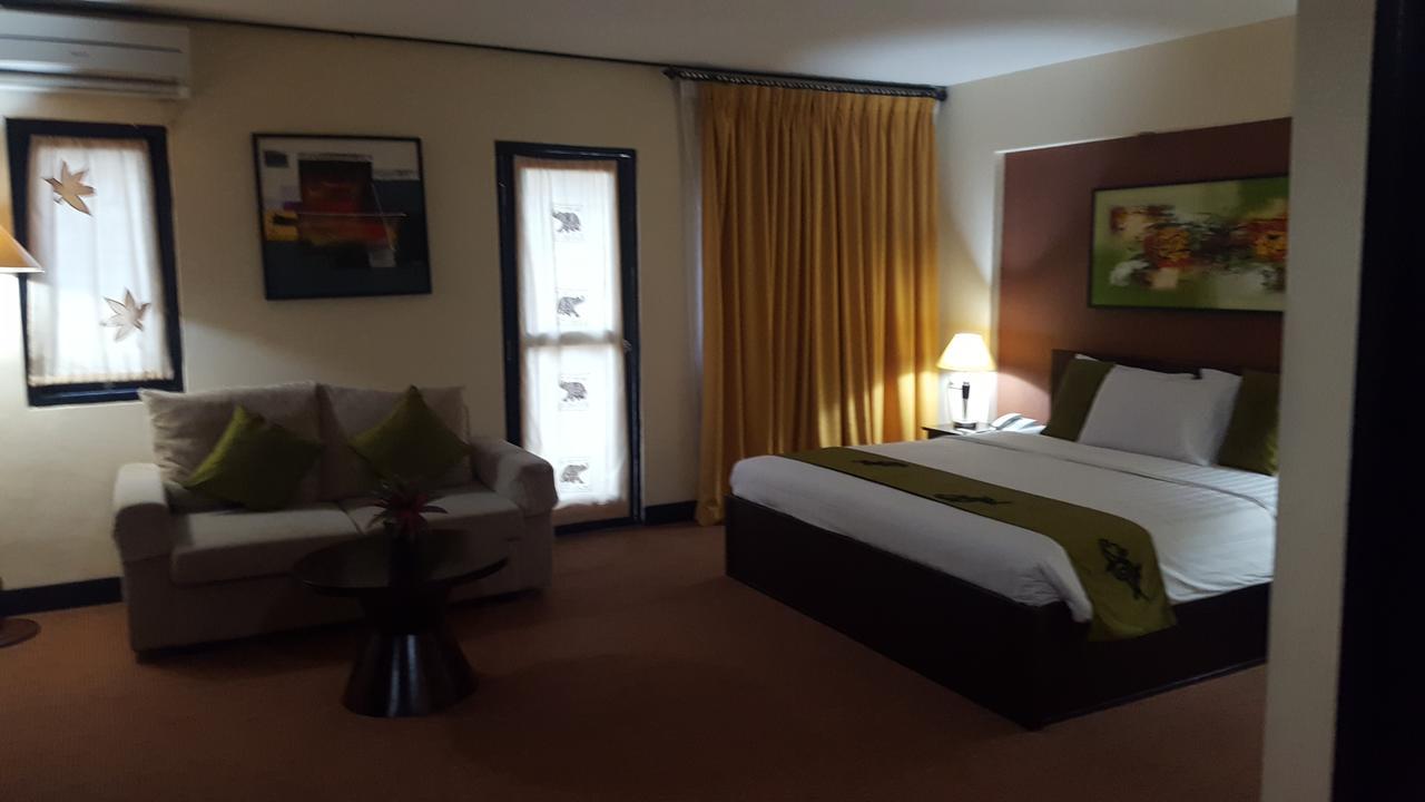 Grand Tembaga Hotel Timika Exteriör bild
